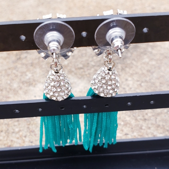 Teal statement earring - Picture 3 of 8